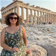 Studentessa di Filologia Moderna (LM-14) impartisce lezioni di recupero di latino